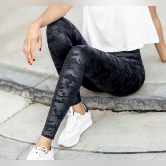 Spanx Faux Leather Camo Leggings in Black Size Small - Picture 5 of 11